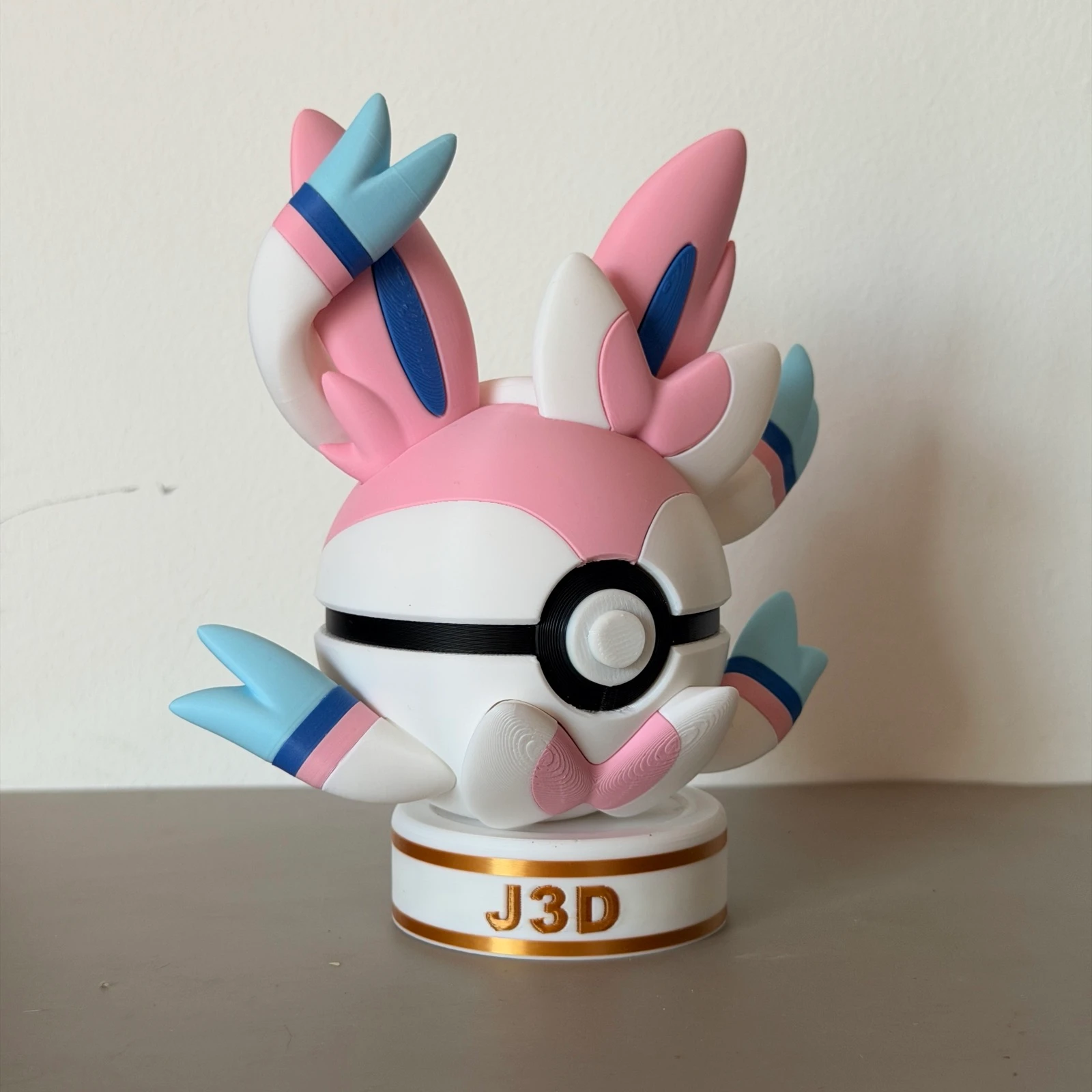 Pokeball Pokémon Nymphali